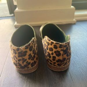 Handmade flats from South Africa. Genuine leather and cheetah fur flats.